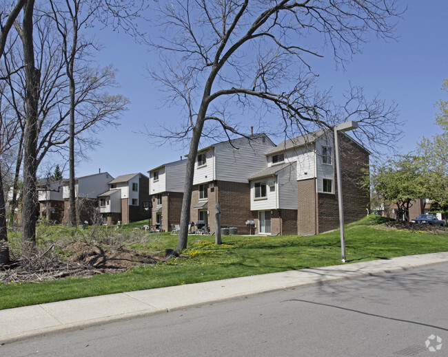 Building Photo - Walled Lake Villa Senior Living