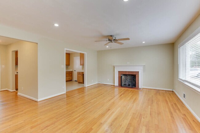 Foto del edificio - 1701 Meredith Rd