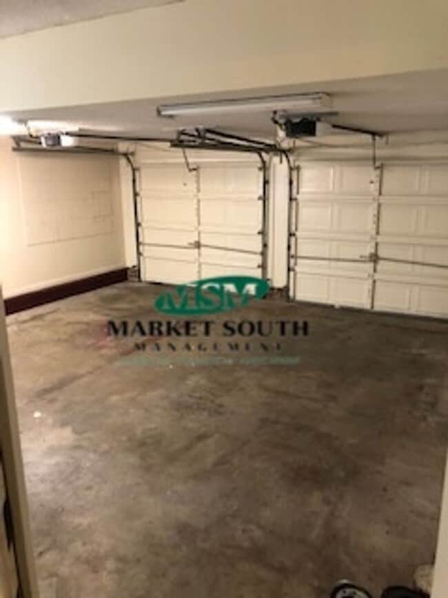 Building Photo - SOUTHBRIDGE BEAUTY- AVAILABLE NOW!