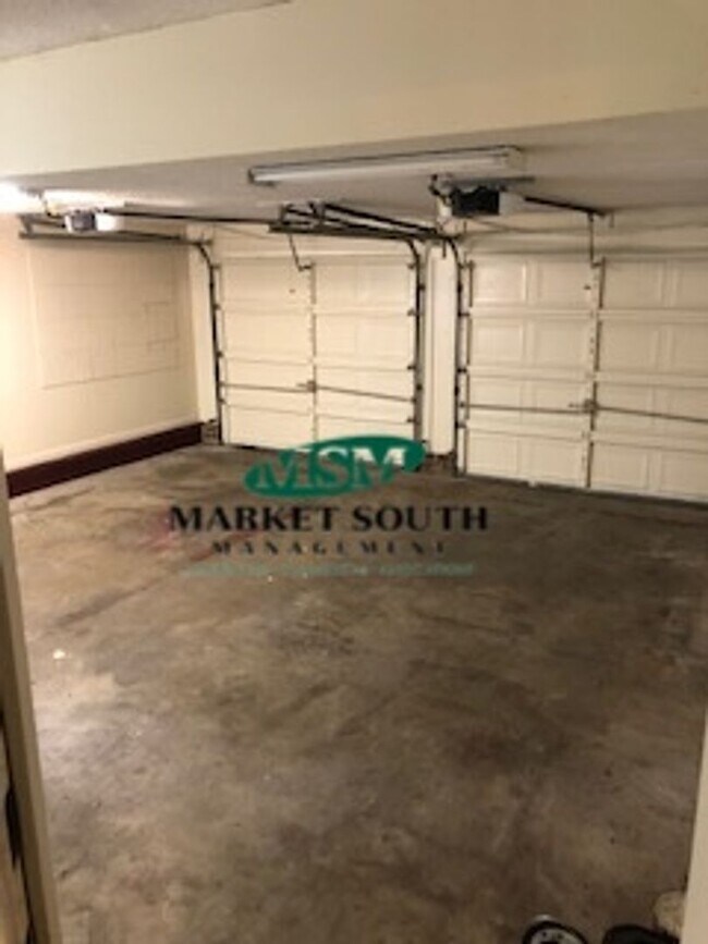 Foto del edificio - SOUTHBRIDGE BEAUTY- AVAILABLE NOW!