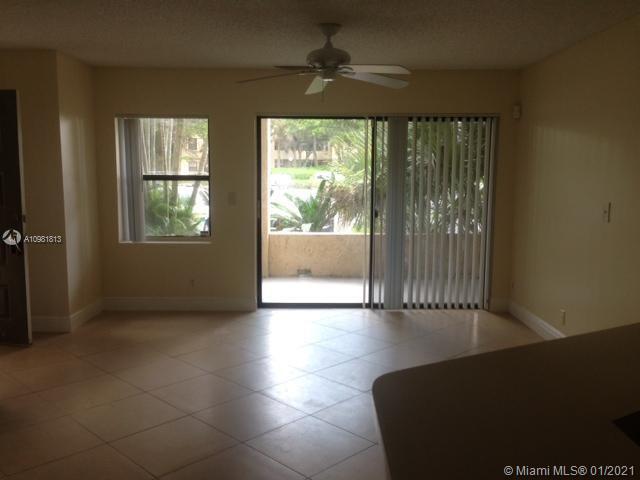 Building Photo - 9999 Summerbreeze Dr