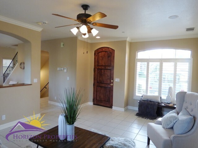 Building Photo - Modern Three-story 5 Bed 3.5 Bath 2,601 sqft Fair Oaks Home