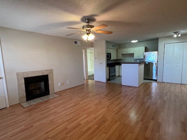 Foto del edificio - 465 Forestway Cir