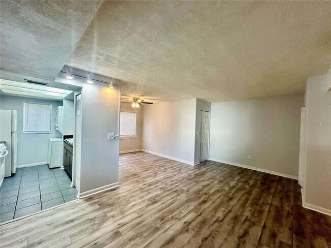 Foto del edificio - 606 Pavare Ct