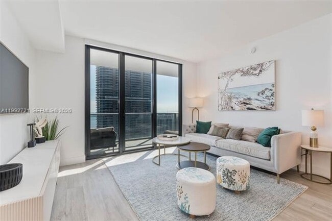 Building Photo - 1010 Brickell Ave