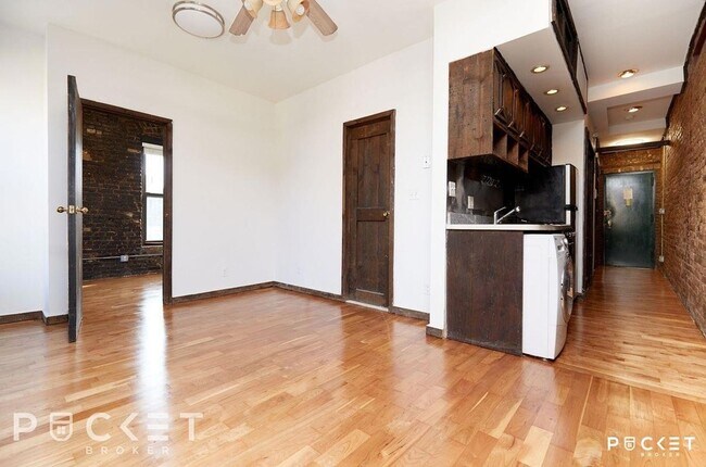 Foto del edificio - 647 E 11th St