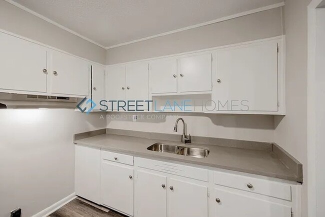 Building Photo - 509 26th St