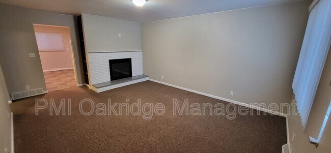 Foto del edificio - 205 Scott Ave