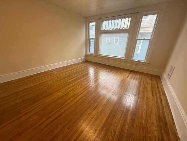 Building Photo - 1819 W Pacific Ave