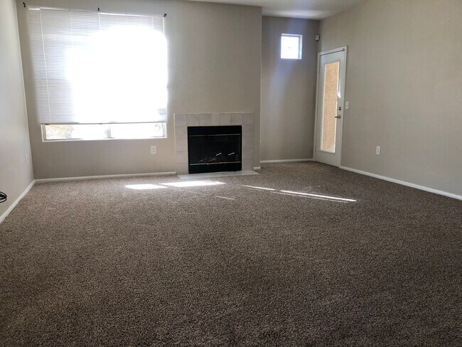 Foto del edificio - Great Condo, Convenient Location in a Gated Community