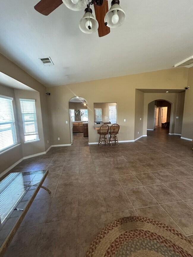 Foto del edificio - SW Visalia Home coming soon!!