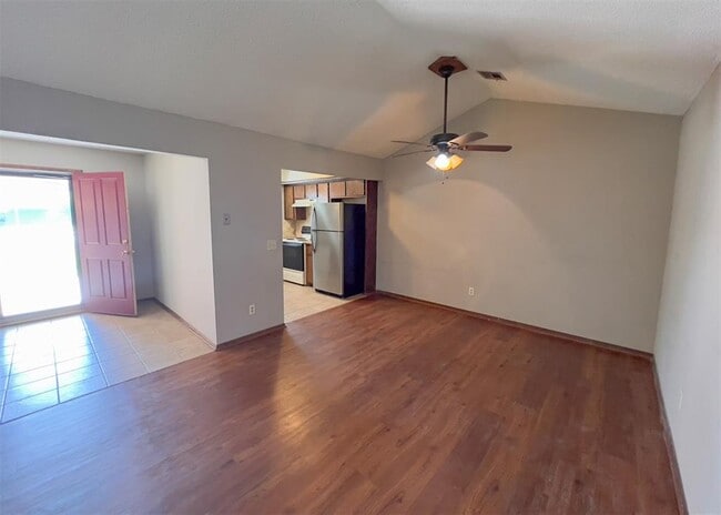 Building Photo - 1303 N Fretz Ave