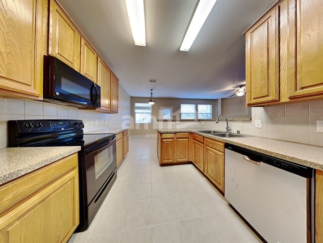 Foto del edificio - 1404 Blue Gill Ln