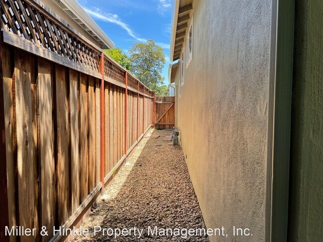 Foto del edificio - 3 br, 1 bath House - 517 N Baywood Ave
