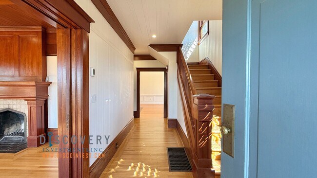 Foto del edificio - Panoramic Hill Estate with Sweeping Views