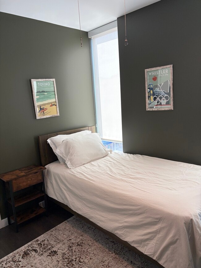 Room will fit twin or double/full bed - 189 Keefer St