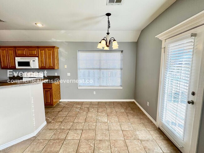 Foto del edificio - 1412 W 117th St S