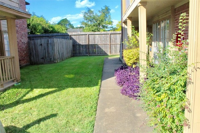 Building Photo - 11500 Meadow Ln
