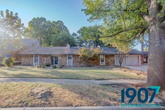 Building Photo - 2605 McGee Dr