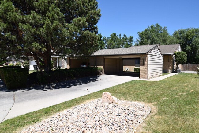 Building Photo - Quiet 3 bed Duplex in Murray –  Near Ski Resorts with Mountain Views!!