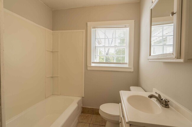 Foto del edificio - Cozy 4-Bedroom House in Tulsa, OK