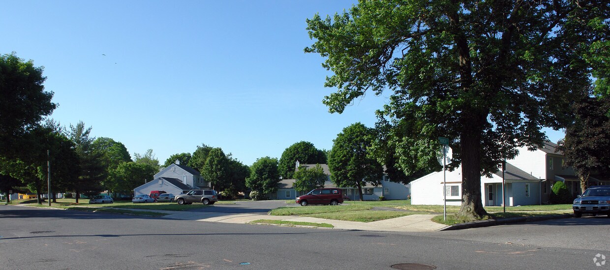 Building Photo - 1022 Dwight St
