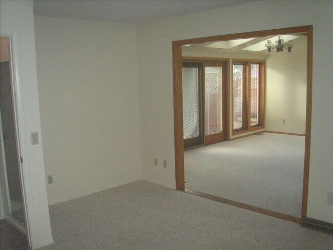 Building Photo - 5 bedroom in Billings MT 59102