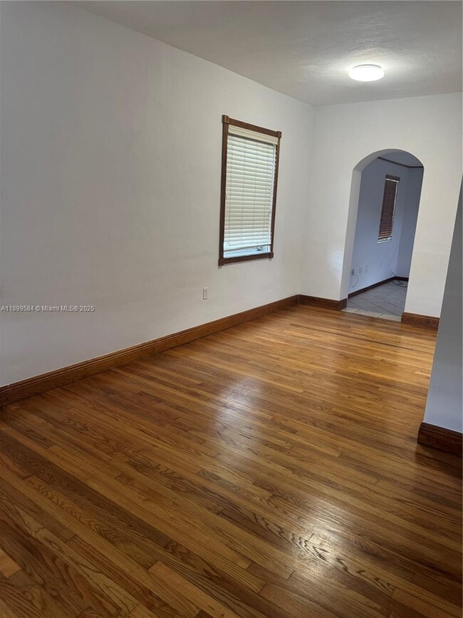 Foto del edificio - 5451 SW 6th St