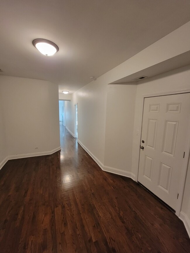 Building Photo - 3351 W Walnut St