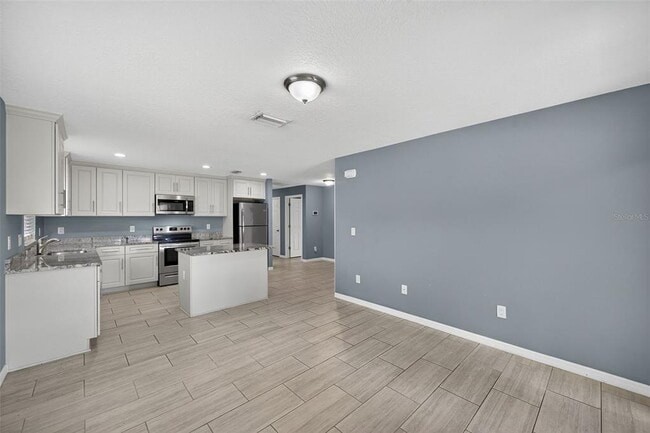 Building Photo - 203 11th St Dr W
