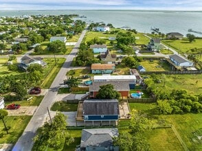 Building Photo - 1030 12th St