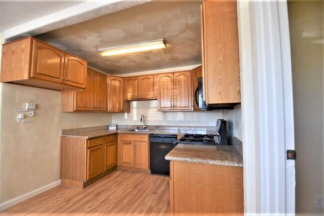 Foto del edificio - 2371 Dover Ave