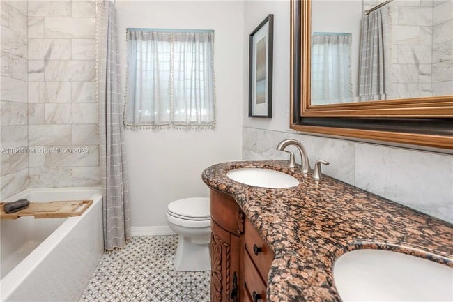 Building Photo - 1247 Washington St