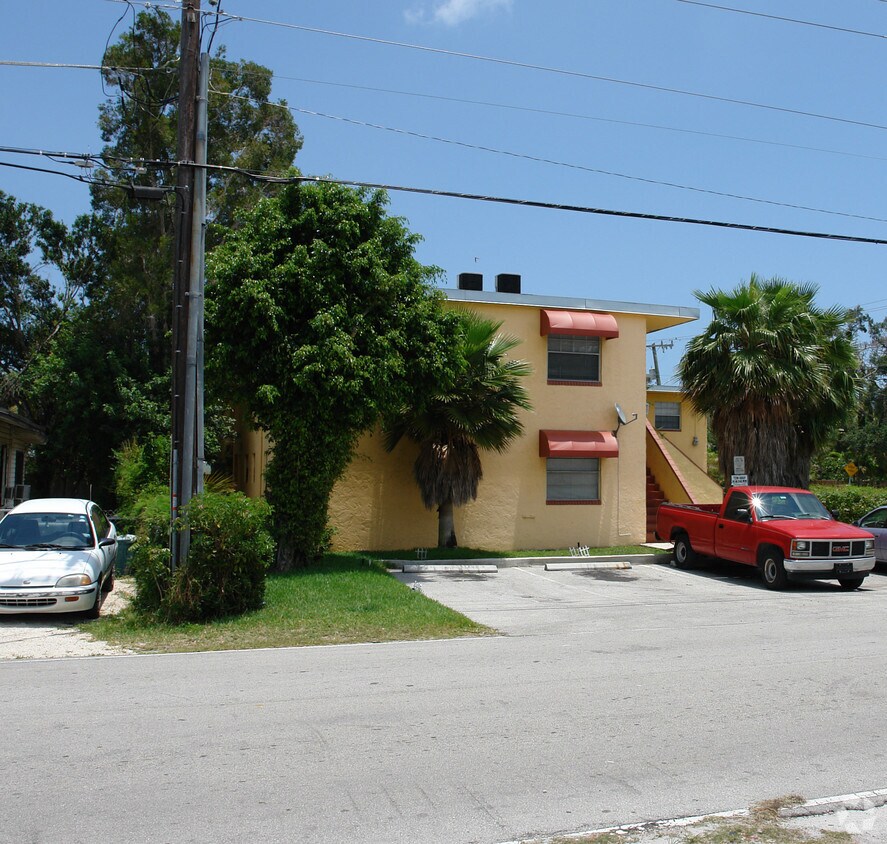Building Photo - 650 SW 15th Ave