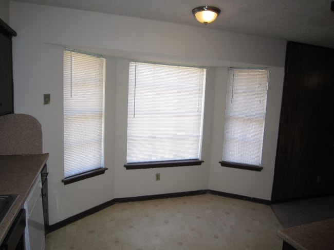 Building Photo - 4910 Fox Ct