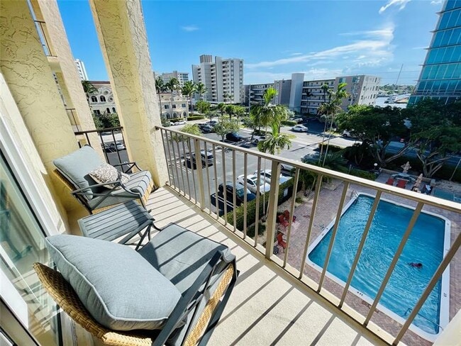 Foto del edificio - 400 N Riverside Dr