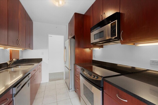 Building Photo - 2970 N Lake Shore Dr