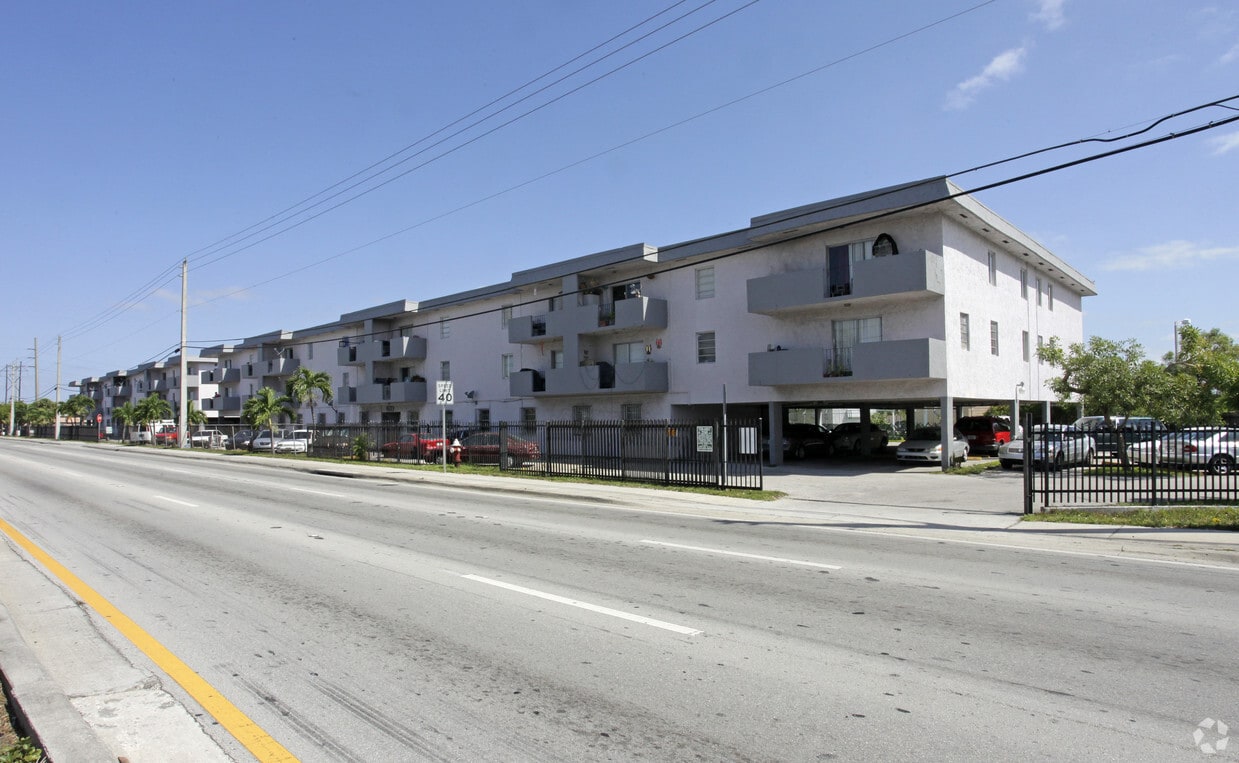 2725 W Okeechobee Rd, Hialeah, FL 33010 Apartments in Hialeah, FL