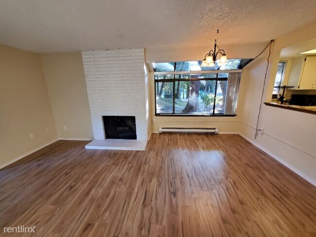 Building Photo - 2 br, 1 bath Condo - 10003 NE 123rd St Unit
