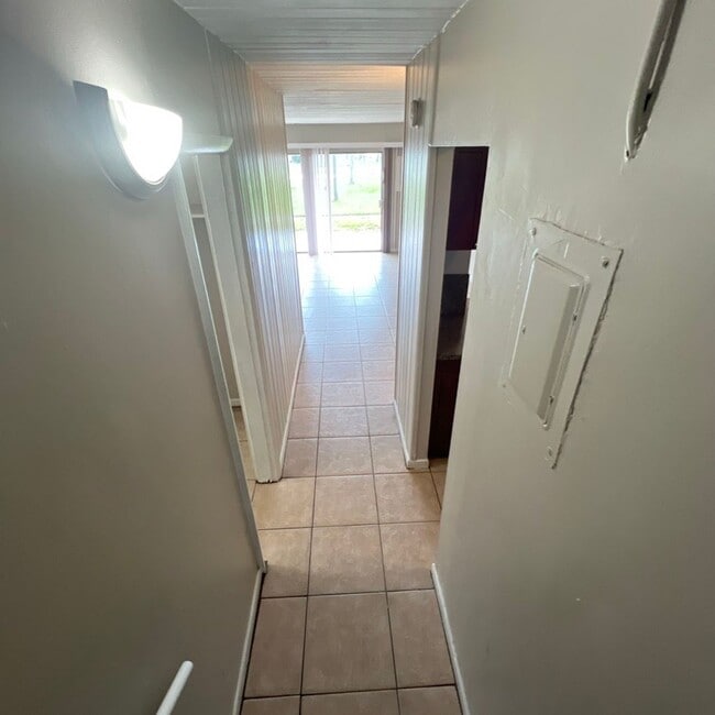 Building Photo - "Second Month of Rent FREE" Charming Studi...