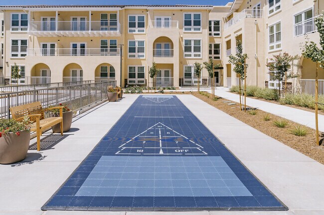 Comodidades - Twin Oaks Senior, A 55+ Community