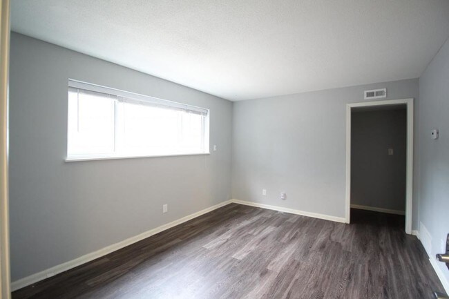 Building Photo - 2530 W 47th St