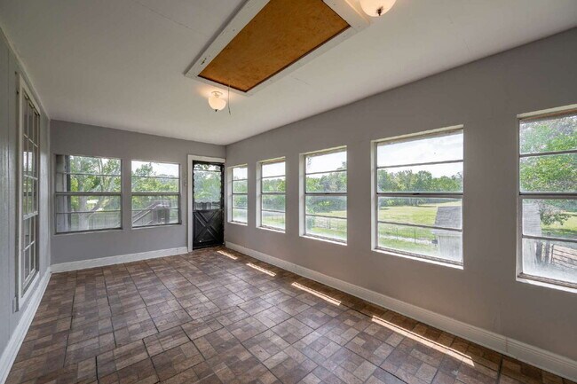 Foto del edificio - Rare Horse-Ready Property in Manvel