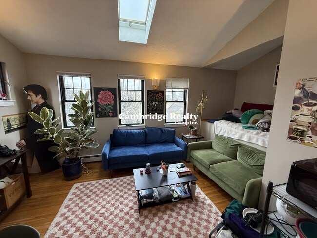 Building Photo - 241 River St