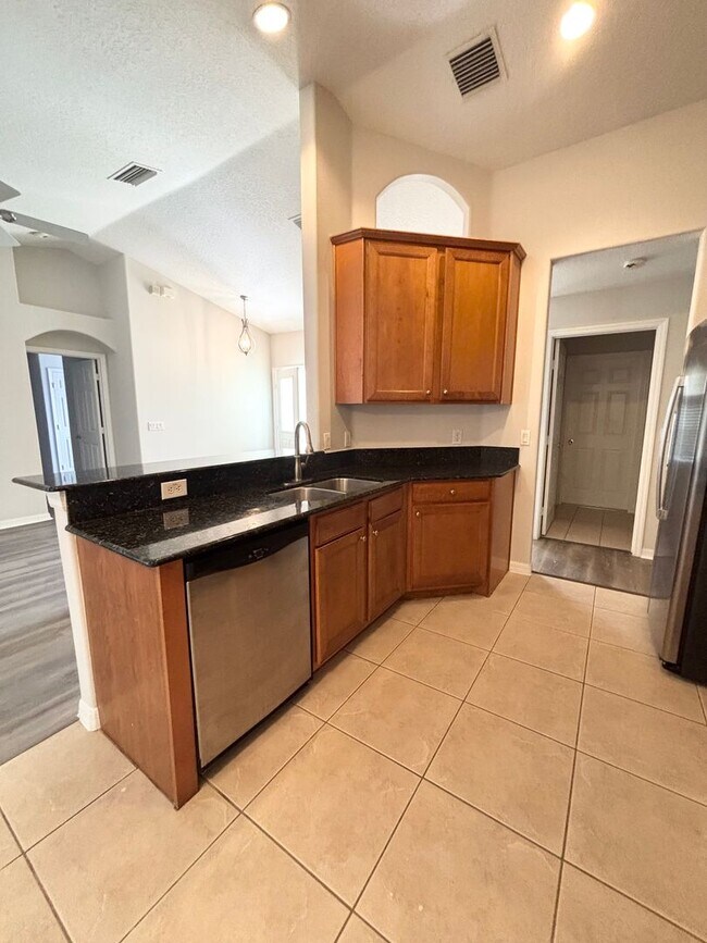 Building Photo - Available now! Arbour Ridge Deltona 3/2 wi...