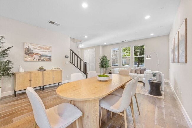Building Photo - 5Bed/3Ba Home in Quiet Hayward Community w...