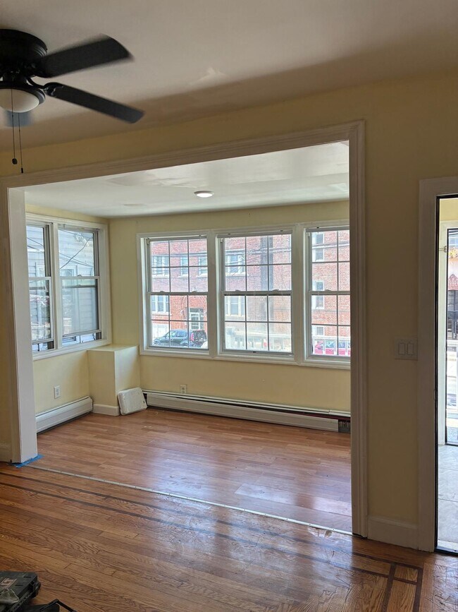 Foto del edificio - 244 Fowler Ave