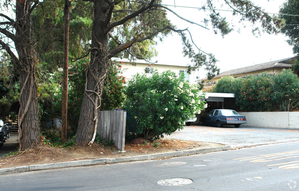 Foto del edificio - 449-455 E L St