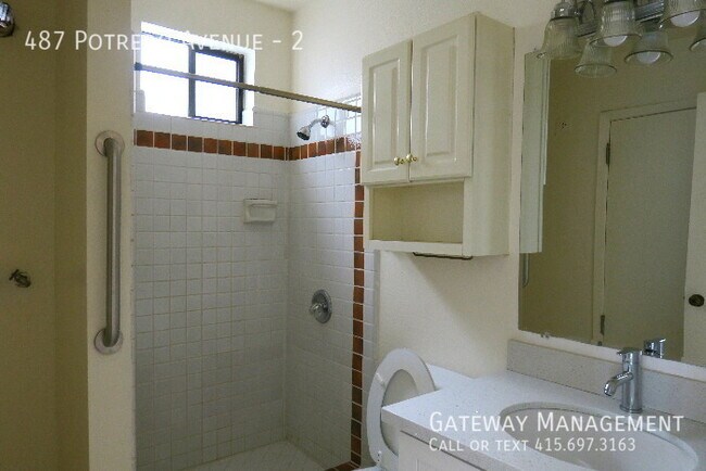 Building Photo - Spacious 2 bedrm 2 bath flat with garage, ...