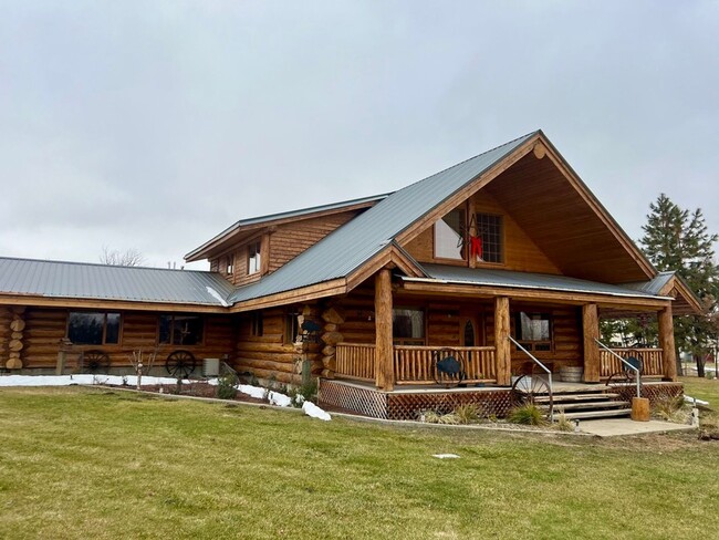 Foto del edificio - Enchanting Log Home for Lease